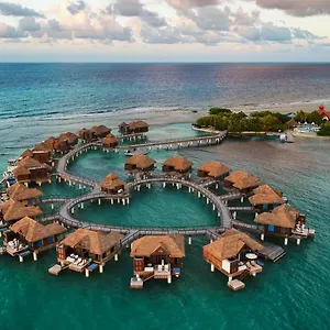 Ośrodek wypoczynkowy Sandals Royal Caribbean & Private Island - Couples Only, Montego Bay